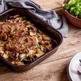 Lamb steak with baked mushrooms, shallots & broccoli